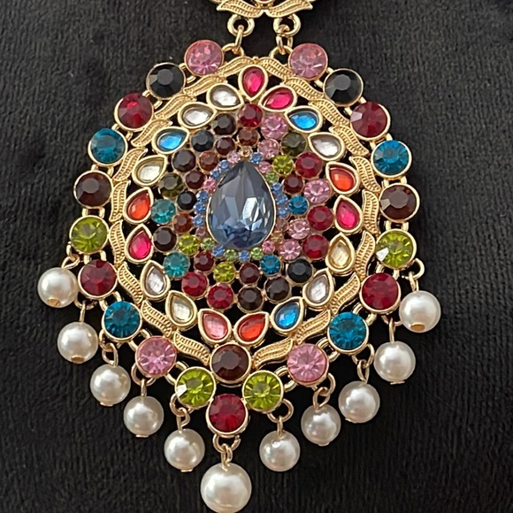 Large Gold Pendant Necklace - Picture 9 of 12